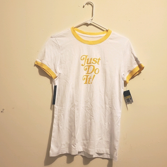 Nike Tops - Nike Tee